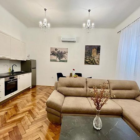 Lux Apartmans Apartment Пула Екстериор снимка