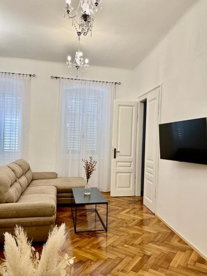 Lux Apartmans Apartment Пула Екстериор снимка