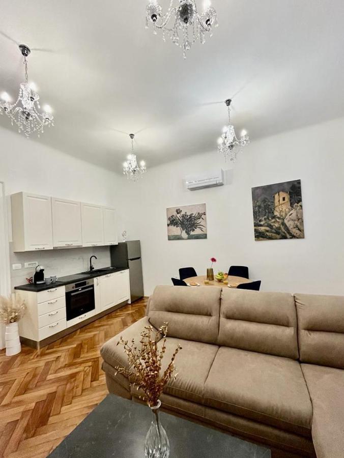 Lux Apartmans Apartment Пула Екстериор снимка