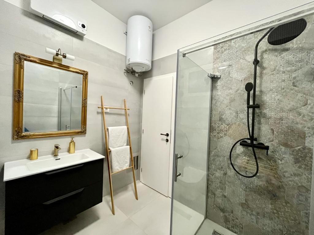 Lux Apartmans Apartment Пула Екстериор снимка