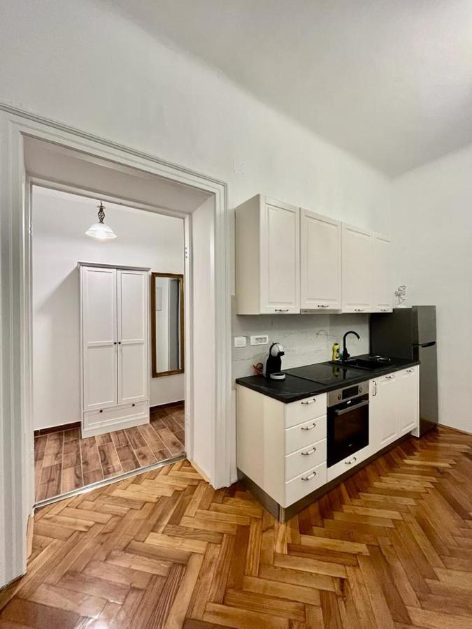 Lux Apartmans Apartment Пула Екстериор снимка