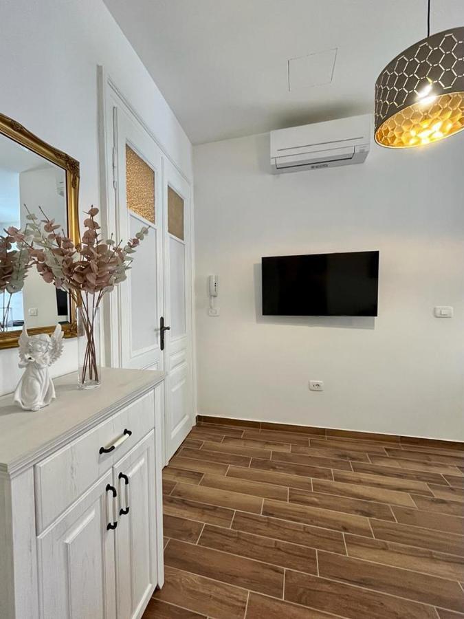 Lux Apartmans Apartment Пула Екстериор снимка